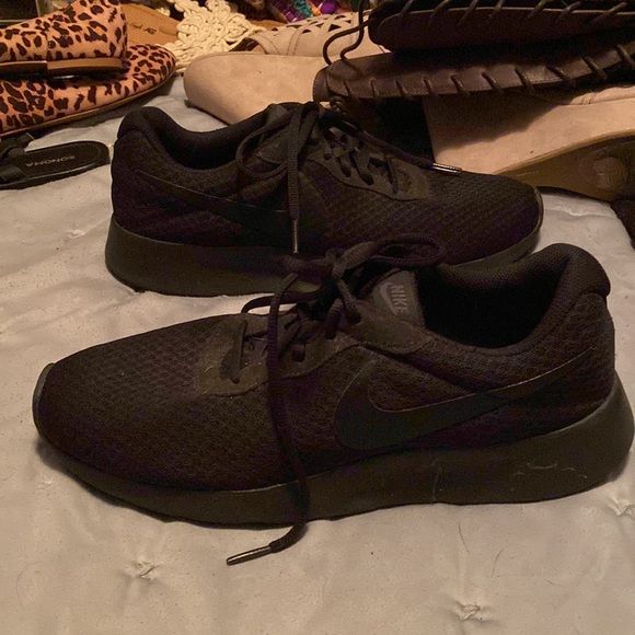 Nike Running Shoes - Picture 2 of 3